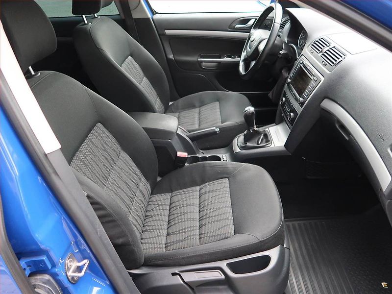 Škoda Octavia (2009) 1.9 TDI, Xenony, Tempomat - fotka 9 z 17