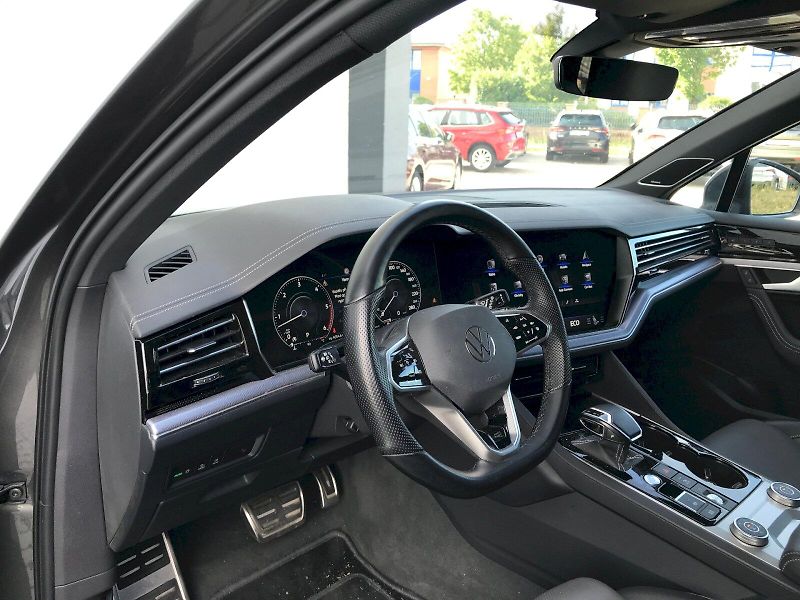 Volkswagen Touareg (2021) R-LINE V6 3,0 TDI 4MOT 8TT - fotka 20 z 30