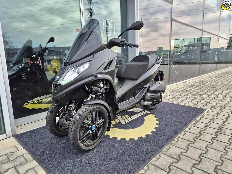 Piaggio MP3 300 (2024) Deep Black - fotka 8 z 20