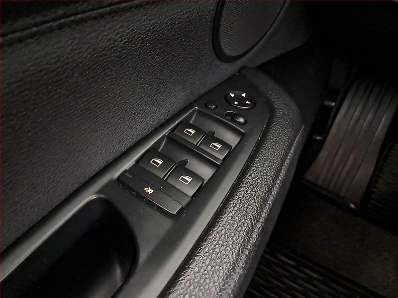 BMW X5 (2011) M Paket xDrive30d, 4X4 - fotka 21 z 27