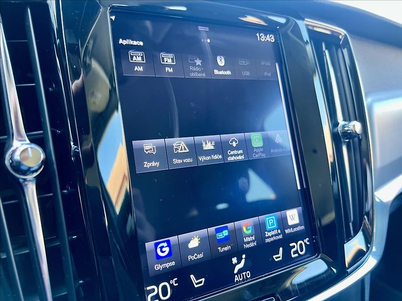 Volvo V90 2,0 T4 Drive-E R-Design Auto - fotka 32 z 48