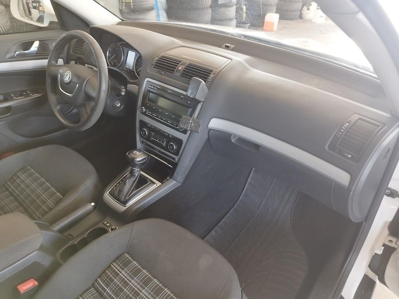 Škoda Octavia (2012) 1,4TSI,90KW,DSG,ALU,AUT.KLIMA - fotka 15 z 28
