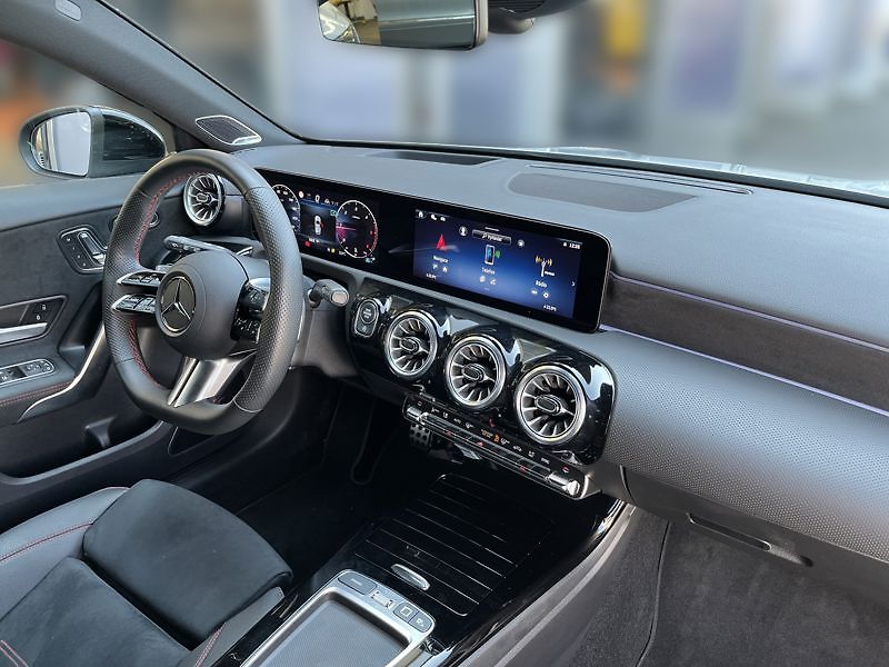 Mercedes-Benz Třídy A A-Třída 200 d AMG Night - fotka 18 z 20