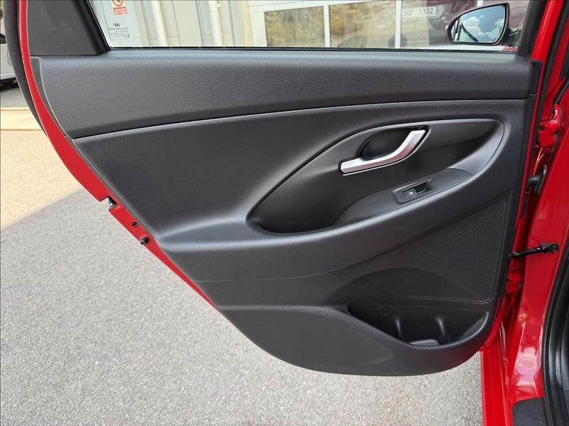 Hyundai i30 1,4 i  WG Trikolor Komfort - fotka 10 z 28