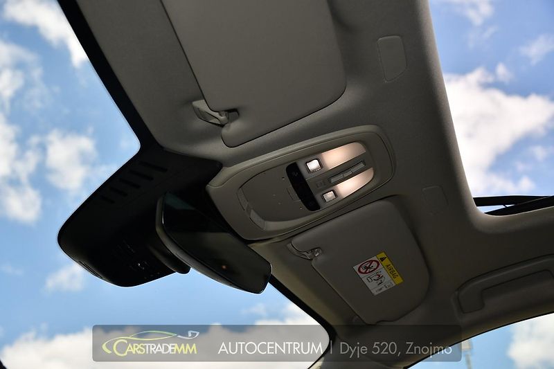 Volvo XC60 2.0T8 R-Desing RECHARGE - fotka 42 z 54