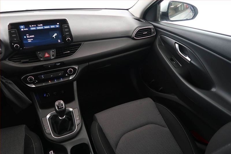 Hyundai i30 (2020) Komfort 1.0 T-GDI, ČR,1.maj - fotka 8 z 17