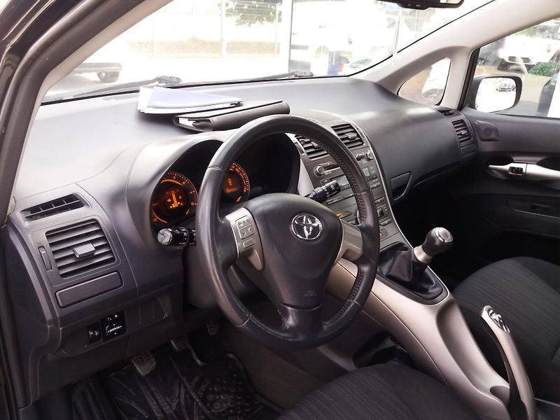 Toyota Auris 1.4VVTi,71kW,DIG.KLIMA,TAŽNY!! - fotka 14 z 25