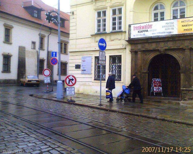 Kuriózní a vtipné značení na českých silnicích.