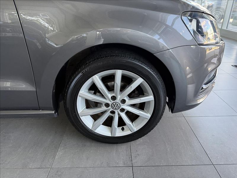 Volkswagen Polo 1,2   TSI 66KW,HIGHLINE,1.MAJ - fotka 22 z 22