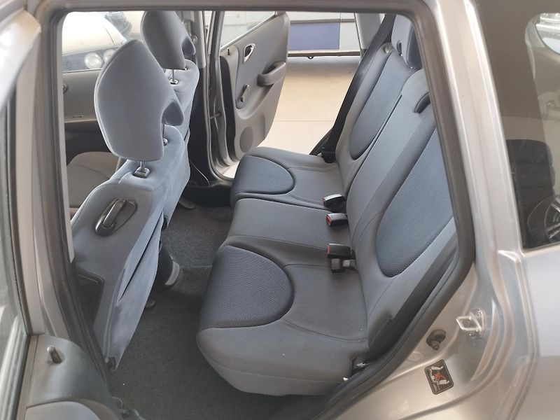 Honda Jazz (2004) 1,3i,61KW,AUTOMAT,KLIMA,ALU - fotka 12 z 26