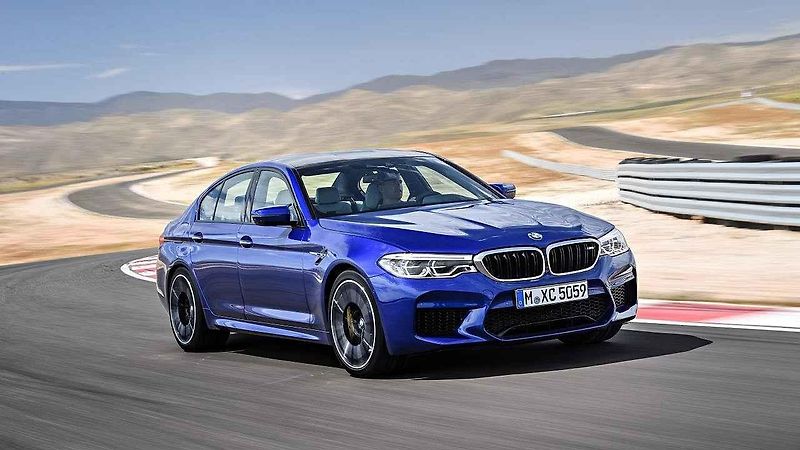 BMW M5.