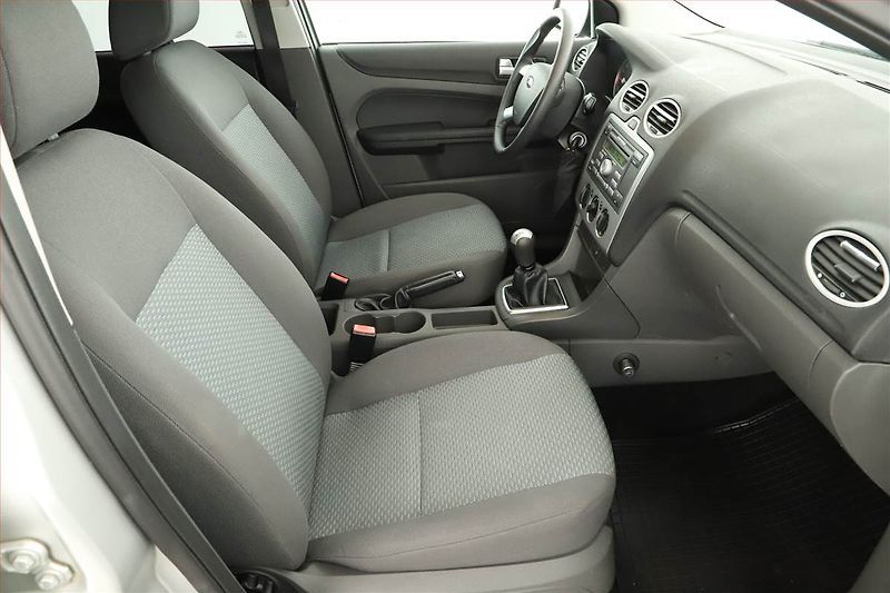 Ford Focus (2006) 1.6 16V, dobrý stav - fotka 7 z 11