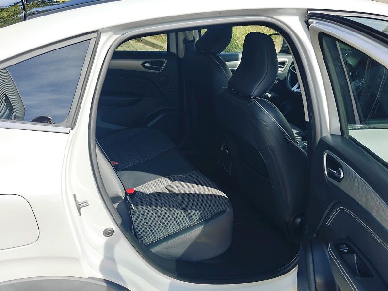Renault Arkana (2021) E-TECH Hybrid 145 Intens 105kW - fotka 17 z 42