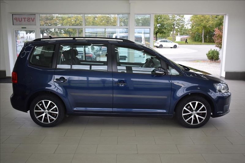 Volkswagen Touran 1,6 TDi, 7-míst,NAVI,1.maj., - fotka 4 z 29