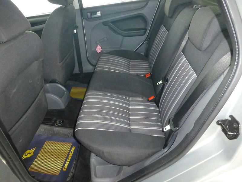 Ford Focus (2009) 1,6TDCI-80KW-KLIMATIZACE*TAŽNÉ - fotka 13 z 24