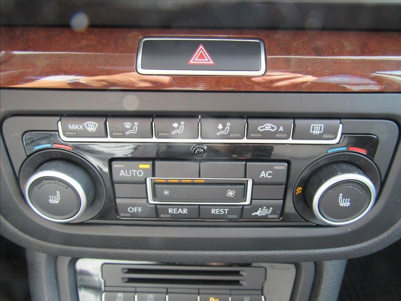 Volkswagen Sharan 2,0 TDi 103kW 5 míst - fotka 19 z 35