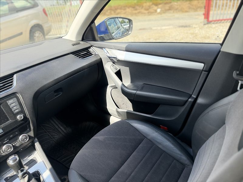 Škoda Octavia 2,0 TDI 110kW DSG XENONY - fotka 21 z 28