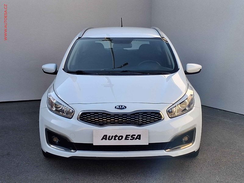 Kia Ceed (2017) 1.4CRDI, ČR, AC, výhřev sed. - fotka 2 z 15