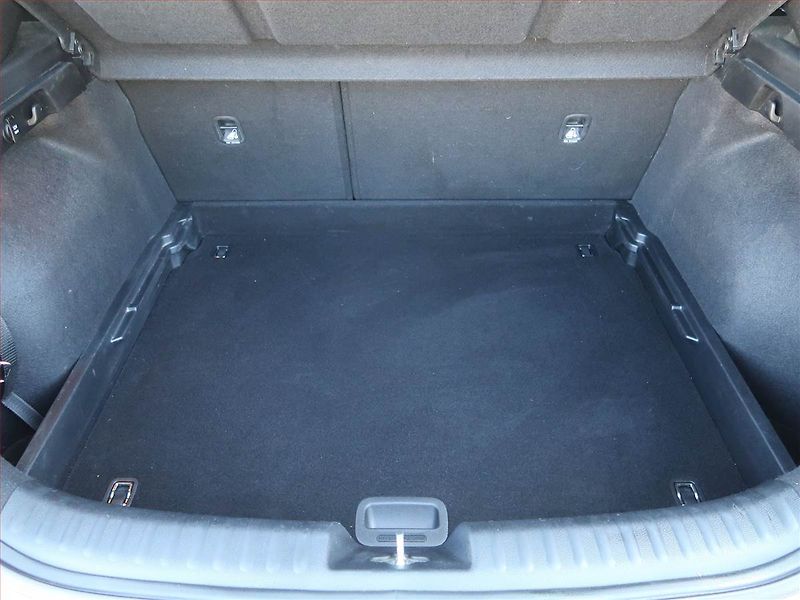 Kia XCeed (2022) Silver 1.5 T-GDI - fotka 13 z 17