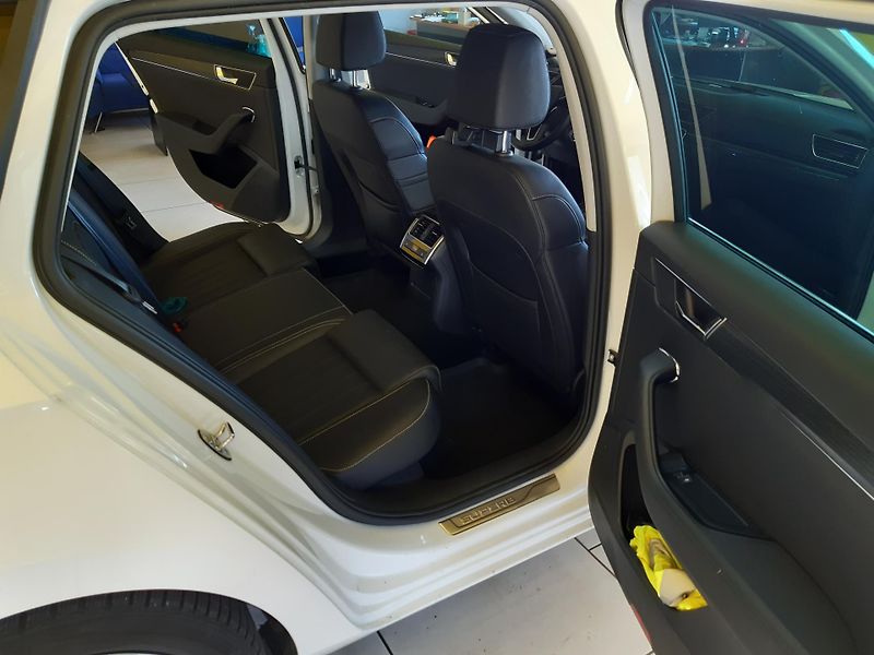 Škoda Superb 2.0 TDI Combi STYLE +  - fotka 29 z 31