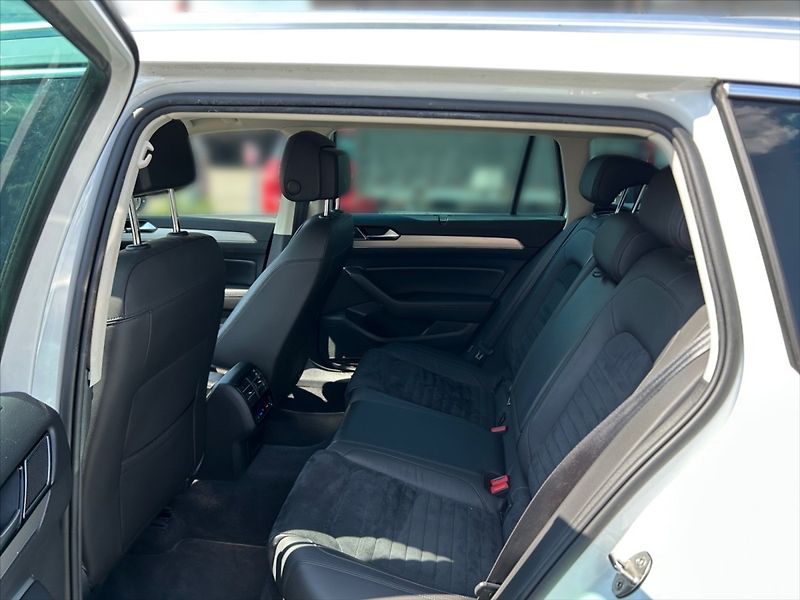 Volkswagen Passat 2,0 TDI Highline - fotka 8 z 11