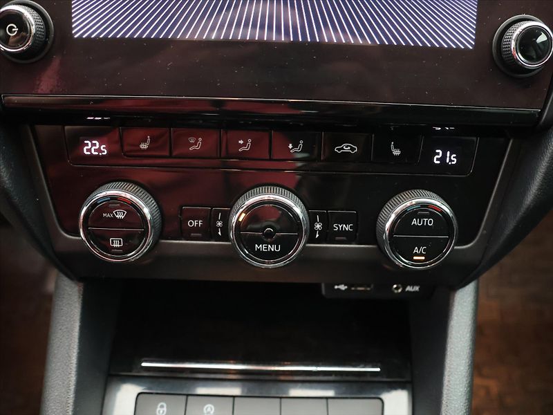 Škoda Octavia 1.6 TDI CZ Style Kessy LED DPH - fotka 18 z 27