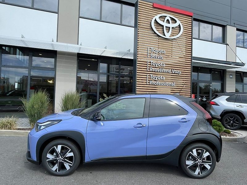 Toyota Aygo 1.5 Hybrid automat Style Smart - fotka 4 z 27