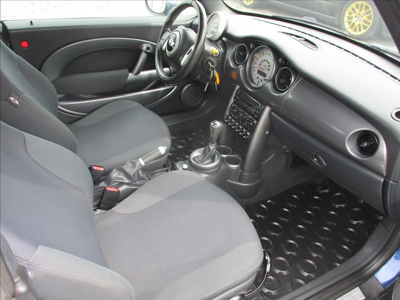 Mini Cooper 1,6 16V, automat,klima,s.kn, - fotka 21 z 45
