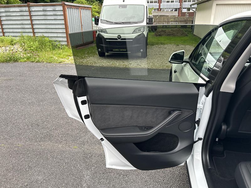 Tesla Model Y LONG RANGE DUAL MOTOR  TZ 92% - fotka 49 z 56