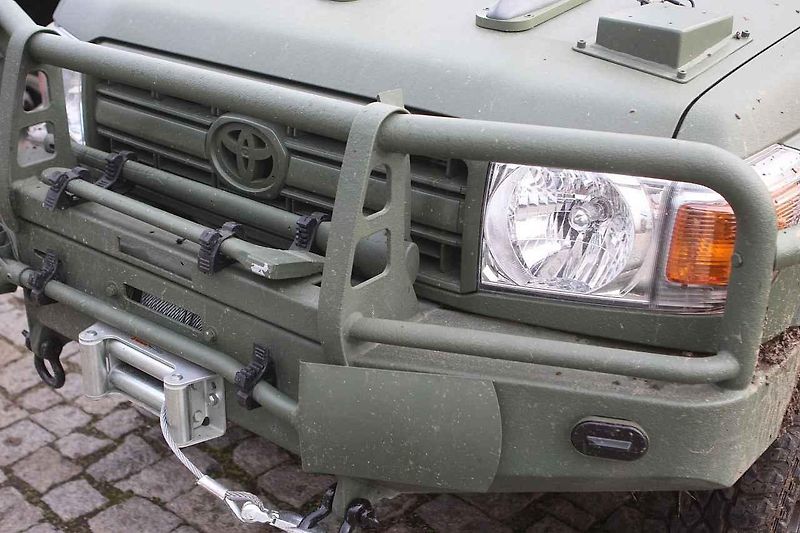 S šestkolovým Hiluxem jsme se mohli i projet