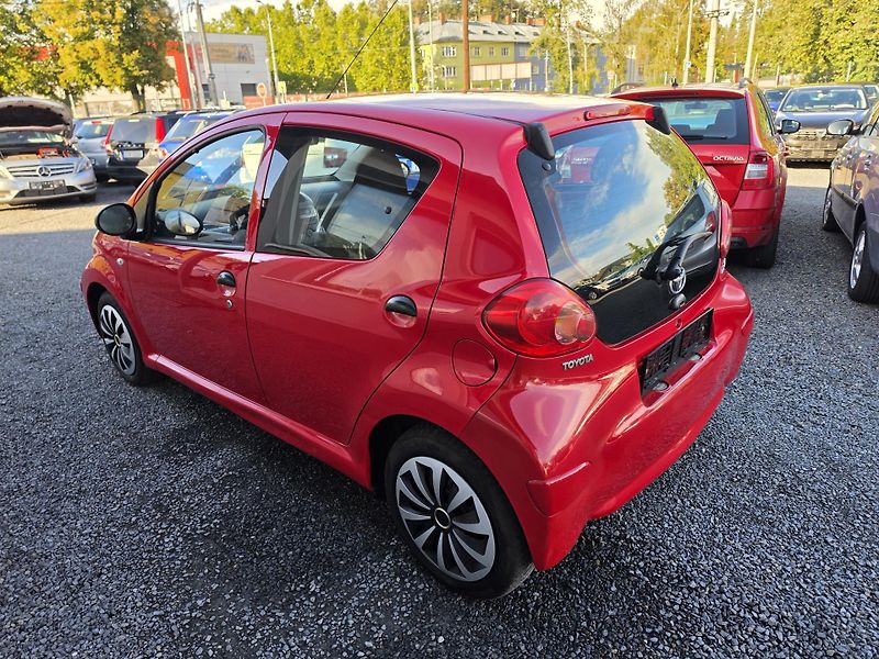 Toyota Aygo 1.0i 50kw - fotka 3 z 21