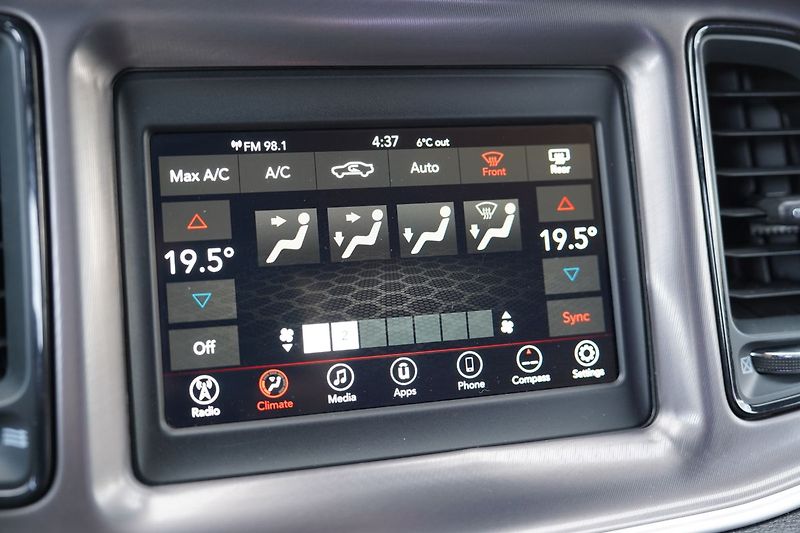 Dodge Challenger 3.6 V6 automat,/kůže/xenony - fotka 32 z 37