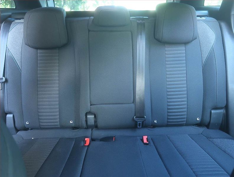 Peugeot 3008 (2023) Active Pack 1.2 PureTech - fotka 10 z 17
