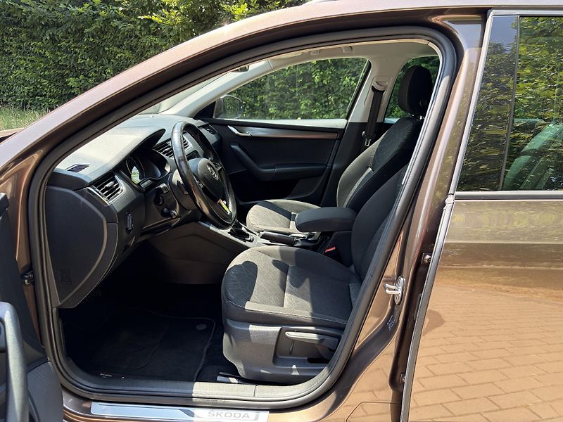 Škoda Octavia 2.0 TDi DSG CLEVER - fotka 17 z 28