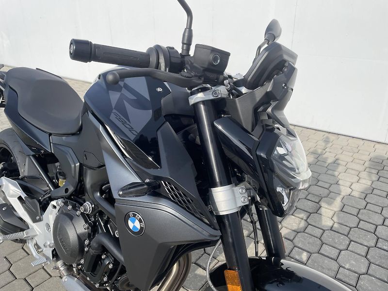 BMW F 900 R - fotka 4 z 12