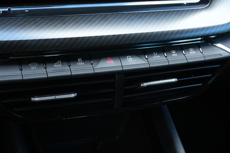 Škoda Octavia iV RS 1.4 TSI, ČR, Tažné, ACC - fotka 24 z 40