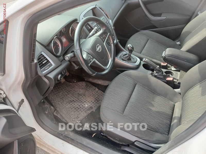 Opel Astra (2015) 1.6 CDTi, ČR, autoAC, temp - fotka 3 z 3