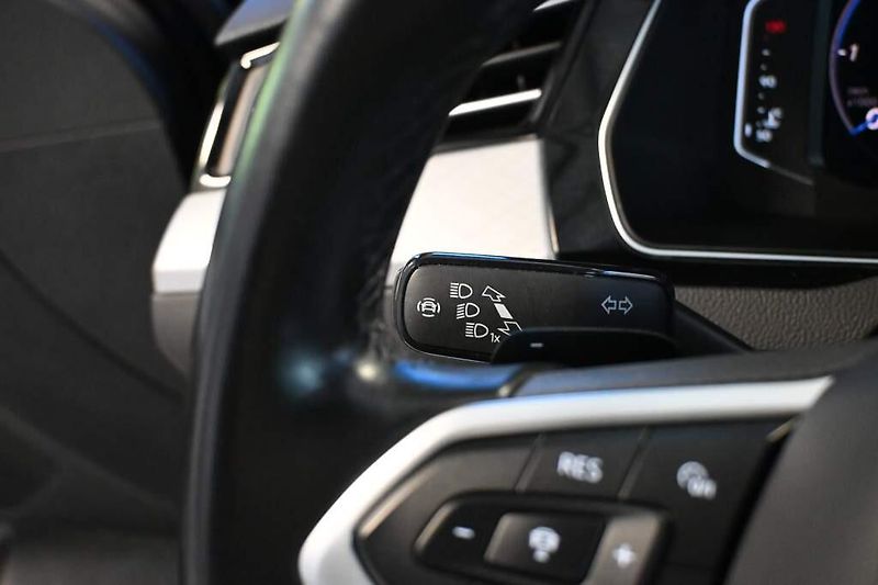 Volkswagen Passat (2023) 2.0 LED DSG ACC VIRTUAL Kamera - fotka 14 z 34
