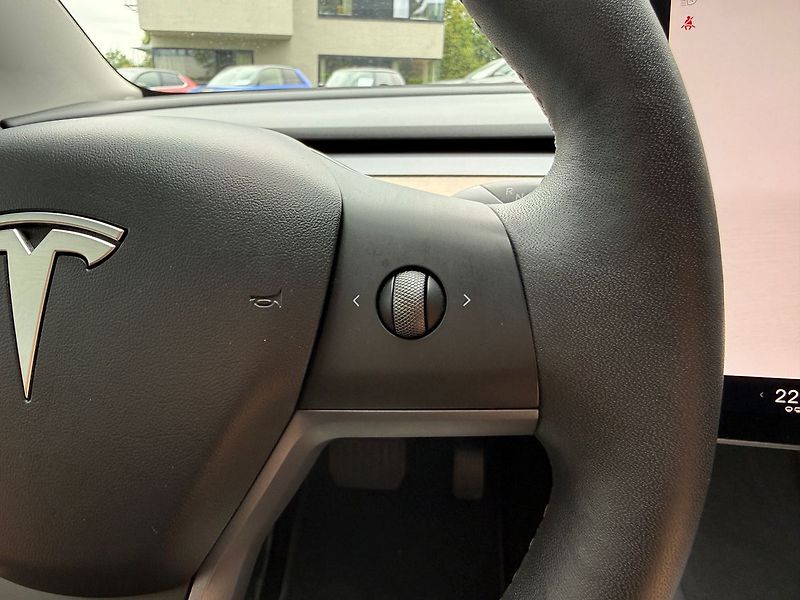 Tesla Model 3 REZERVACE - fotka 31 z 41