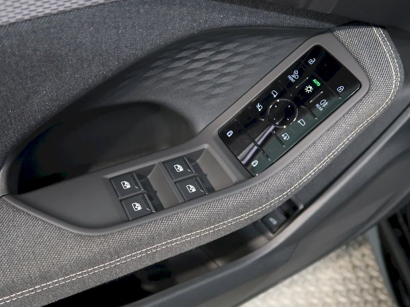Audi A5 (2025) AVANT S-LINE 2.0TDI 150KW 4x4 - fotka 35 z 40