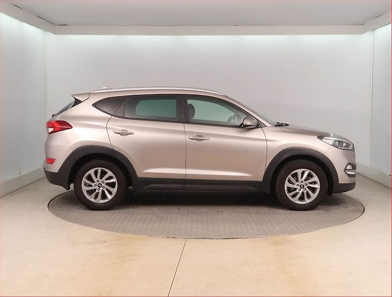 Hyundai Tucson (2016) 1.7 CRDi, Serv.kniha, Navi - fotka 6 z 15
