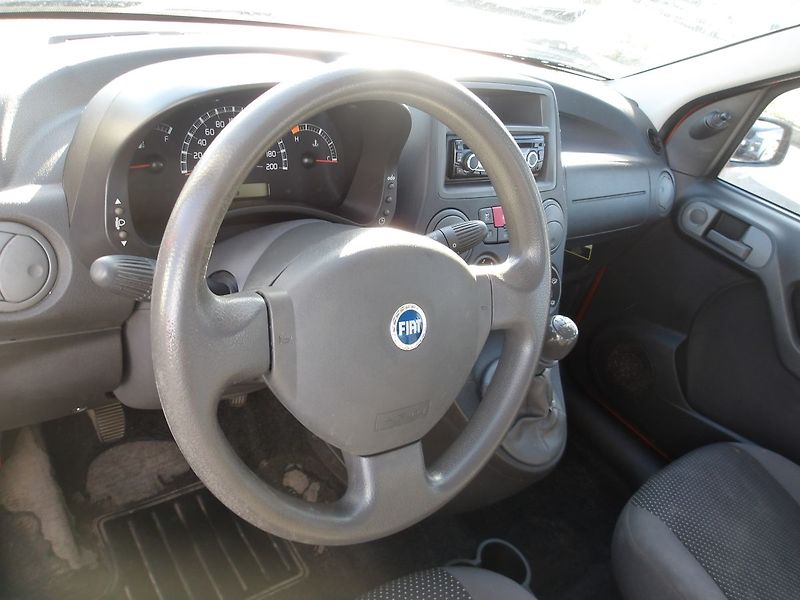 Fiat Panda 1,1i ČR NOVÁ STK ! - fotka 17 z 24