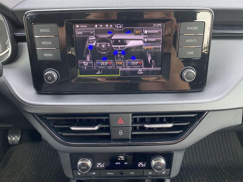 Škoda Kamiq (2023) 1.0 TSI Ambition - fotka 12 z 32