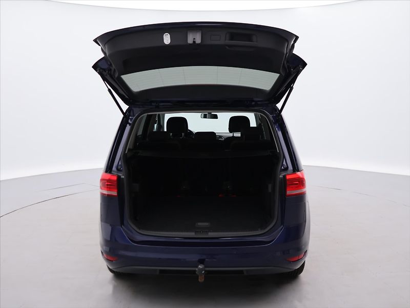 Volkswagen Touran 1,6 TDI 81kW Navi Tažné - fotka 9 z 34