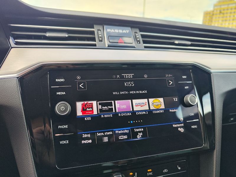 Volkswagen Passat 2.0 TDI/110kW Elegance DSG - fotka 20 z 37