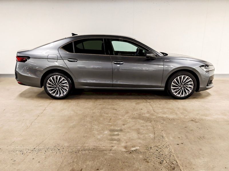 Škoda Superb (2025) iV 1.5 TSI 150 kW DSG L&K - fotka 29 z 33