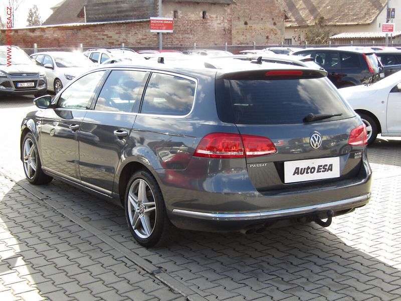 Volkswagen Passat (2012) 2.0 TDi, DSG, kůže, panor. - fotka 6 z 23