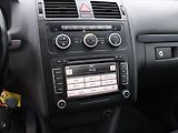 Volkswagen Touran 1,6 TDI Cup Panorama Serv.knih - náhled 15