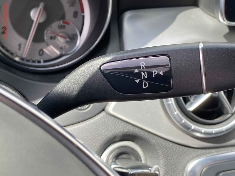 Mercedes-Benz CLA (2015) 2.0 i 250, AT, bixen, navi - fotka 19 z 20