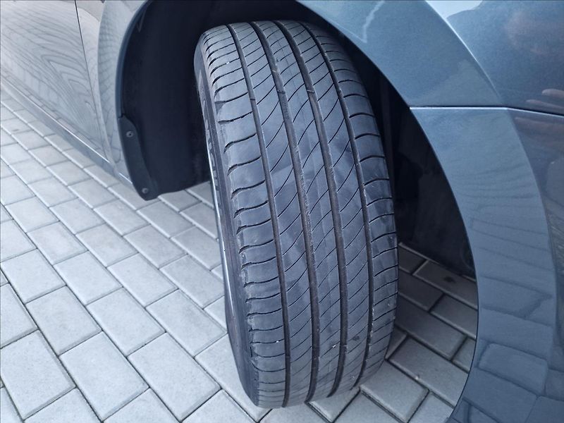 Škoda Octavia 2.0 TDI DSG Style Combi,1.Maj - fotka 47 z 50